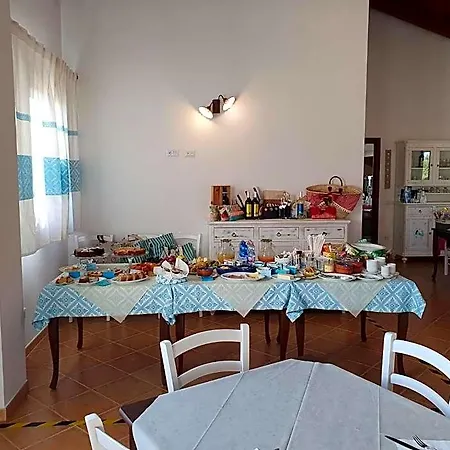 Is Solinas Oda ve Kahvaltı 3*